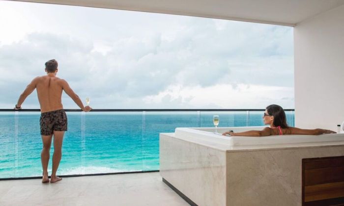Hotels with In-Room Hot Tubs and Ocean Views